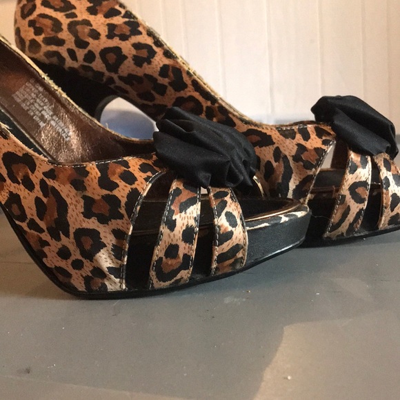 Vianni Collection Leopard Print Pump Heel Size 8.5 - Picture 12 of 16